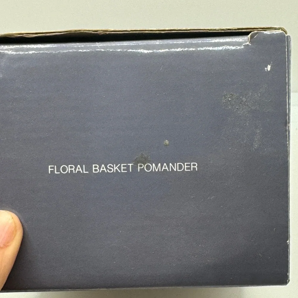 Avon Floral Basket Pomander Gift Collection Home Decor Flower Basket‎